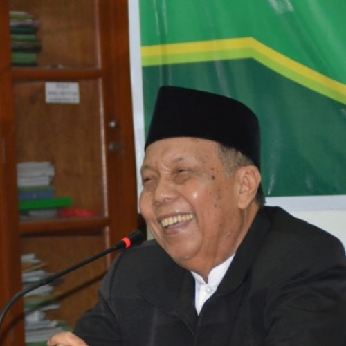 KH Munawir AF: Ini Dalil Berjabat Tangan Merangkul