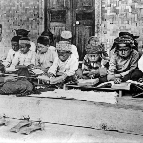 COLLECTIE_TROPENMUSEUM_Een_Koranschool_op_Java_TMnr_10002385