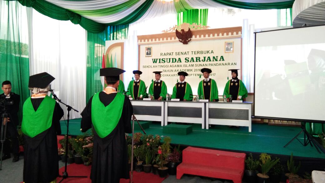 wisuda pandanaran