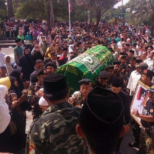 ribuan orang antar ki enthus