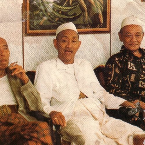 KH Ali Maksum Ijazahkan Sholawat kepada Gus Mus