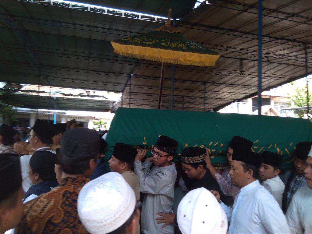 Prosesi Pemberangkatan Almarhum KH. Munawwir AF