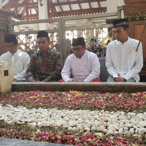 abdul shomad di makam gus dur abdul shomad di makam gus dur