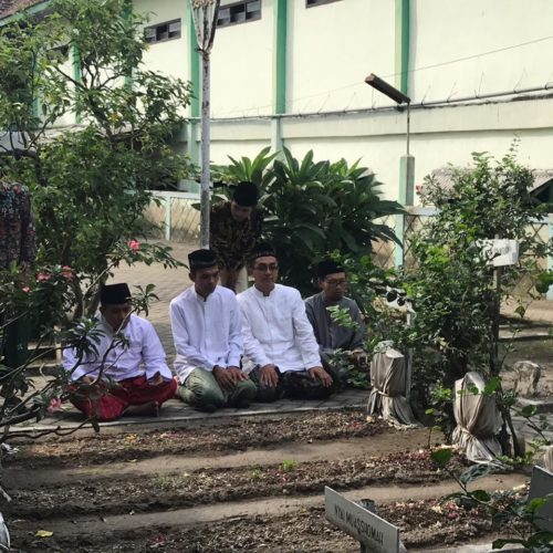 abdul shomad ziarah makam mbah bisri syansuri