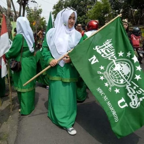 fatayat bawa bendera nu