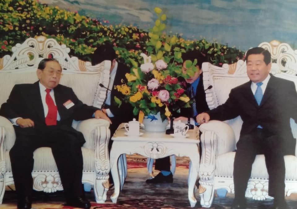 Gus Dur Berdiskusi dengan Presiden Tiongkok