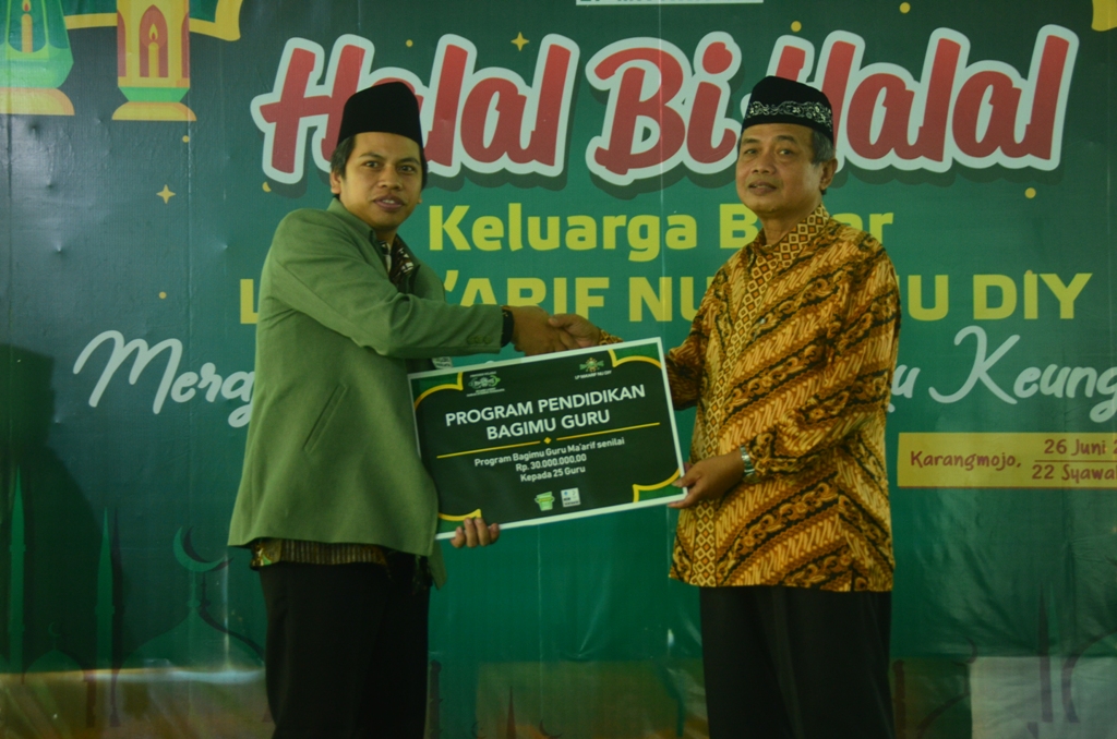 Penyerahan Honorarium