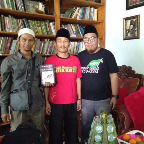 Aktivis HTI Bertaubatt