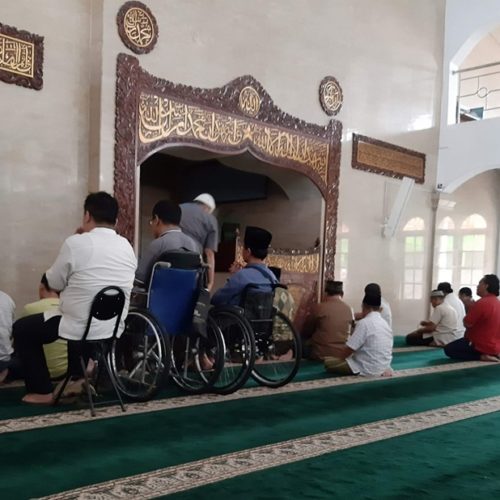 kursi roda di masjid