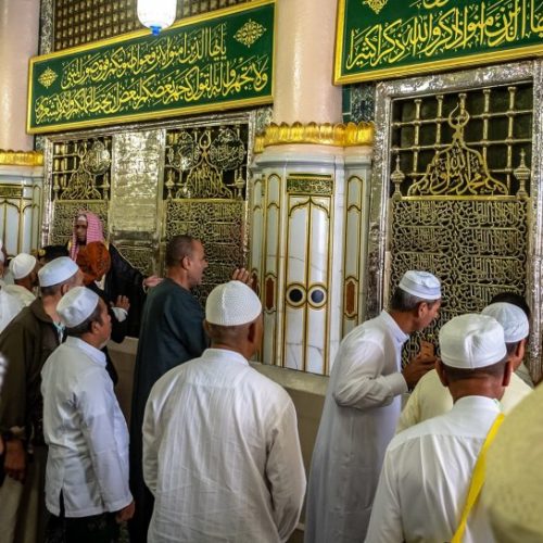 Ibnu Taimiyyah Mengharamkan Ziarah Kubur Nabi Serta Penjelasannya