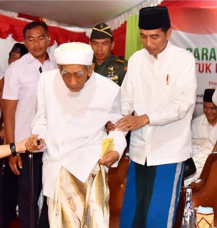  Mbah  Moen  Jadi Anggota Dewan Tapi Tidak Pernah Ambil Gaji 