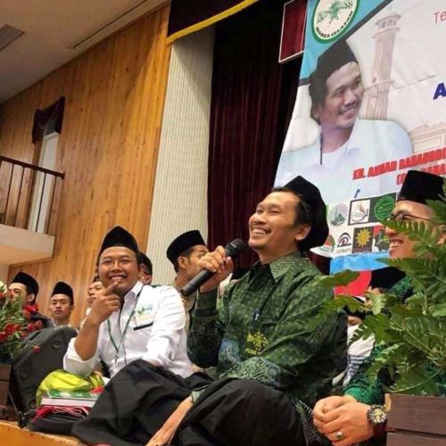 Pentingnya Oarng Cinta Dunia Menurt Gus Baha
