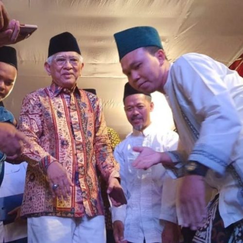Gus Mus: Ngaji Nembe Wingi Sore Kok Wani Mbantah Kiai