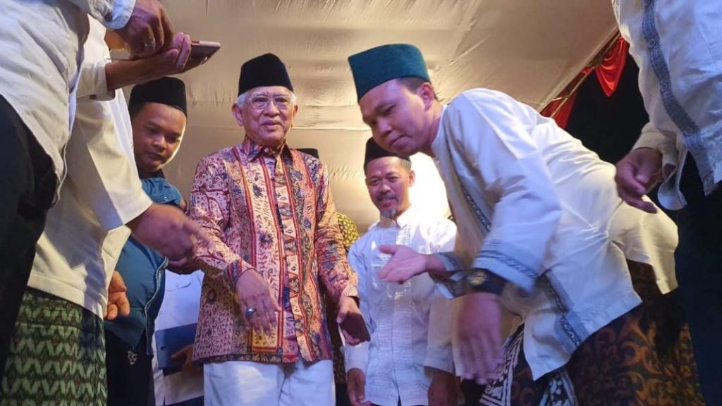 Gus Mus: Ngaji Nembe Wingi Sore Kok Wani Mbantah Kiai