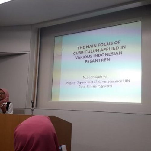 Teliti Kurikulum Pesantren, Mahasiswa UIN Suka Presentasi di Tokyo Eiwa University