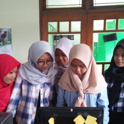 Kenapa Banyak Mahasiswa Tidak Capek Kuliah Berlama-lama?