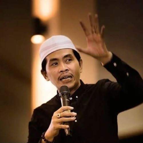 KH. Anwar Zahid Masuk Surga Bukan Dilihat dari Banyaknya Amal Ibadah KH. Anwar Zahid Masuk Surga Bukan Dilihat dari Banyaknya Amal Ibadah