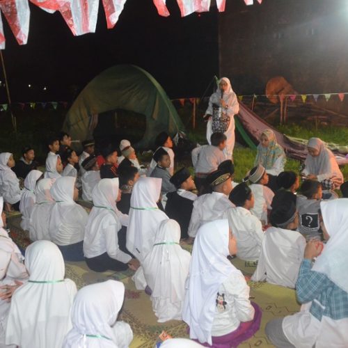 Gelar Kemah Santri, Masjid Az-Zahrotun Wonocatur Ingin Anak Cinta Negeri Sejak Dini