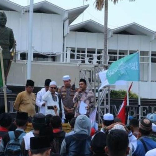 Gus Baiquni Pimpin Demo Tolak Radikalisme di Jember