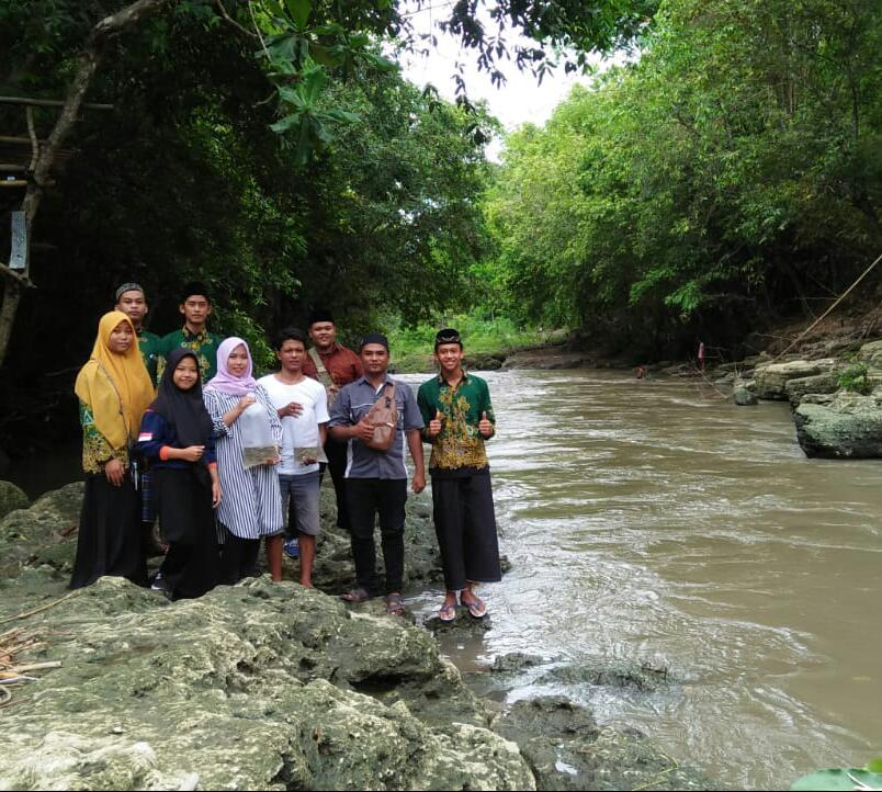 Demi Kelestarian Sungai, Pelajar NU Sedayu Tebar Benih di Sungai Konteng Selogedong Bantul
