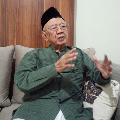 Bau Harum Tangan Gus Sholah yang Tak Pernah Kami Lupakan
