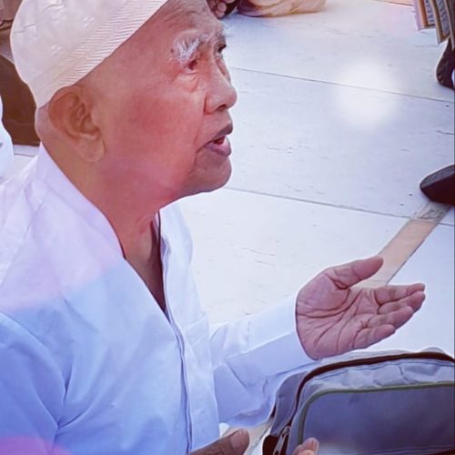 Puisi Gus Mus Wanita Cantik Sekali di Multazam Puisi Gus Mus Wanita Cantik Sekali di Multazam