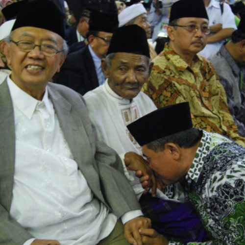 Rahasia Isyarat Langit Mbah Liem untuk Gus Sholah