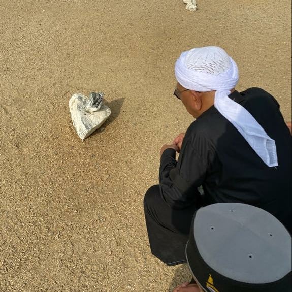 Gus Mus ziarah ke makam mbah moen