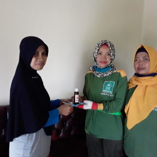 PC Fatayat NU Bantul dan Garfa Bagikan Masker dan Hand Sanitizer