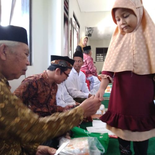 santunan anak yatim di pundong Musholla Karanggayam Pundong Gelar Pengajian dan Santunan Anak Yatim