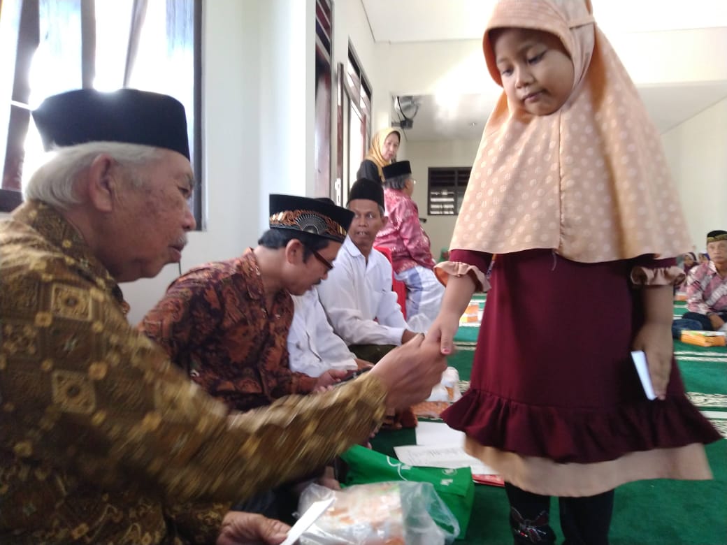 Musholla Karanggayam Pundong Gelar Pengajian dan Santunan Anak Yatim