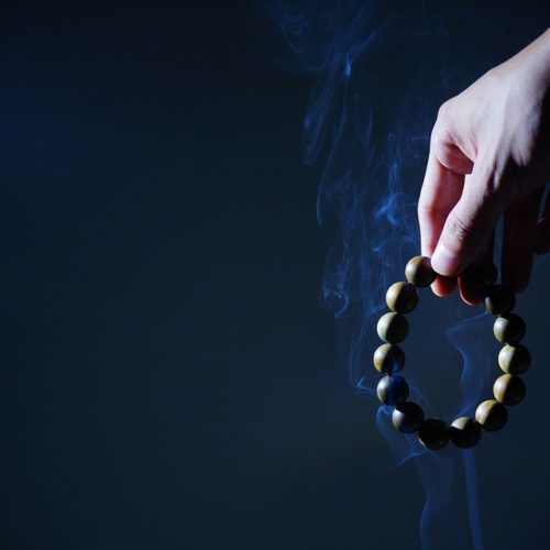 Bolehkah Bertasbih dengan Tangan Kiri?