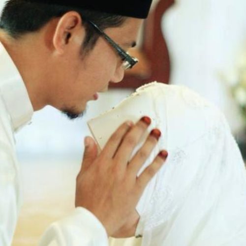 Bolehkah Cium Istri Saat Puasa Nabi Pernah Cium Istrinya Saat Berpuasa Bolehkah Cium Istri Saat Puasa? Nabi Pernah Cium Istrinya Saat Berpuasa