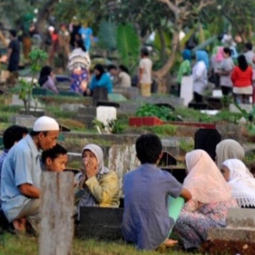 Hikmah Ziarah Kubur yang Dijelaskan Para Ulama