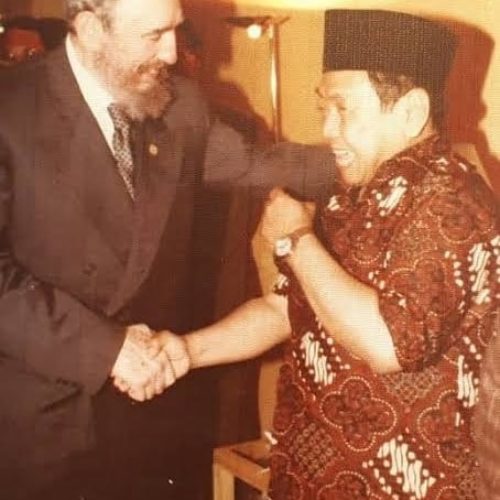 Ketika Gus Dur Membuat Tertawa Pemimpin Kuba yang Dikenal Angker Ketika Gus Dur Membuat Tertawa Pemimpin Kuba yang Dikenal Angker