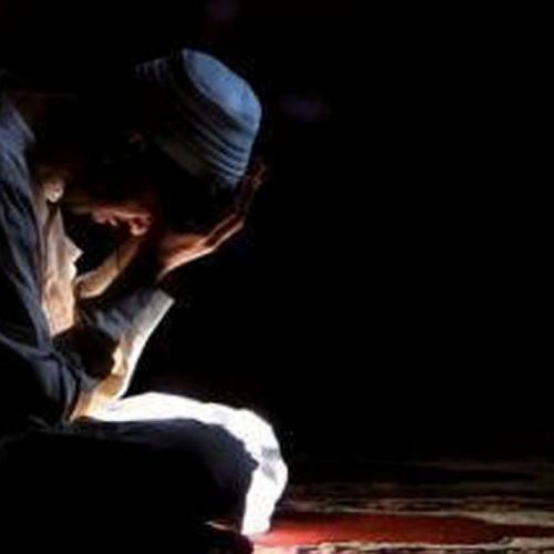 Kisah Ahli Shalat Tahajud yang Merugi Hidupnya
