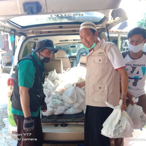 LAZISNU Pati Bagikan 1000 Sembako Kepada Warga Terdampak Covid-19