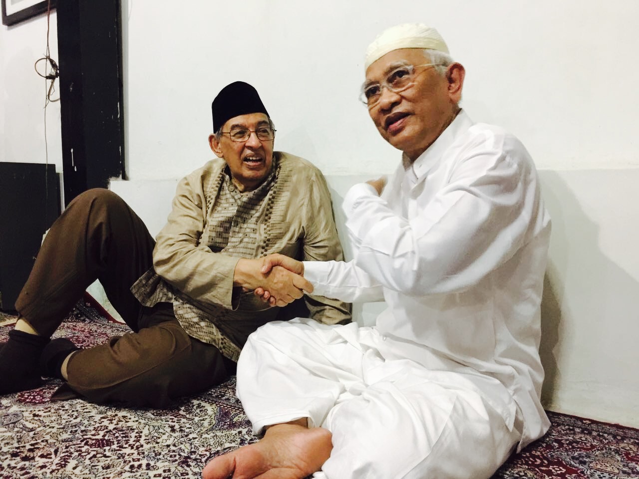 Makna Halal Bihalal Menurut Gus Mus