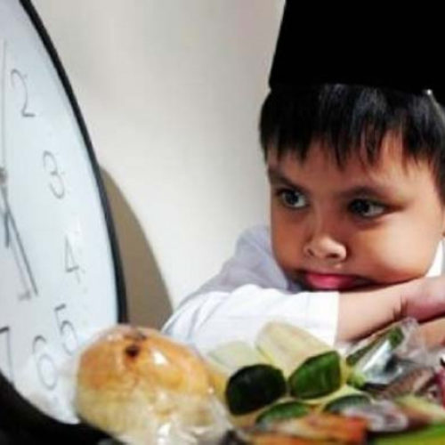 Mengapa Buka Puasa Disegerakan dan Makan Sahur Diakhirkan