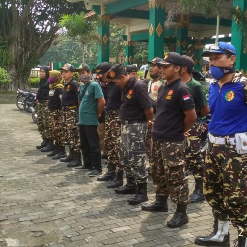 Ansor Banser Pleret Bagikan Masker ke Masyarakat Ansor Banser Pleret Bagikan Masker ke Masyarakat