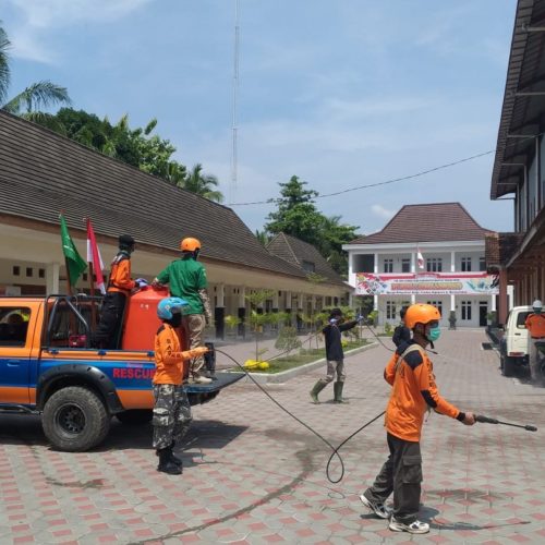 Satgas NU Pundong Lakukan Penyemprotan Disinfektan di Fasilitas Umum