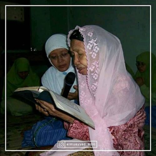 Ulama Perempuan Ini Tiap Pagi Selalu Baca Sholawat 15 Ribu Kali