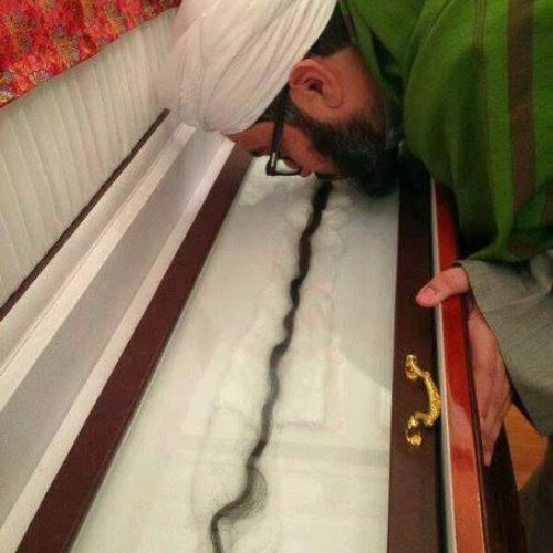 Kisah Wali Jadzab Bersama Rambut Rasulullah