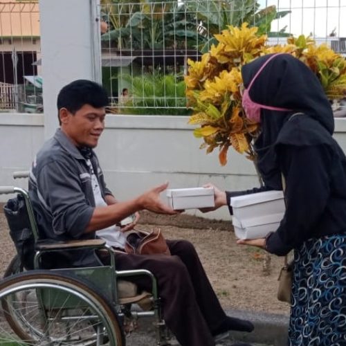 IPNU-IPPNU Pundong Berbagi Takjil dengan Para Difabel IPNU-IPPNU Pundong Berbagi Takjil dengan Para Difabel
