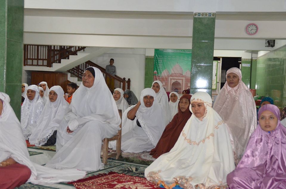 Imam Tarawih Super Kilat, Makmum Tak Cukup Waktu Baca Fatihah, Sebaiknya Bagaimana?