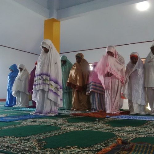 Karena Kondisi Corona, Bolehkan Perempuan Jadi Imam Tarawih?