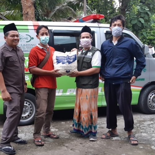 LAZIZ NU DIY distribusikan  550 Paket sembako Konser Amal