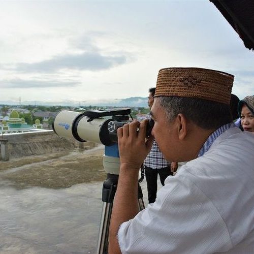 Tidak Melihat Hilal, Apa Boleh Berpuasa atau Berhari Raya?