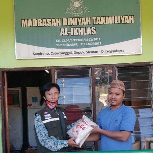 Lazis NU DIY Salurkan Zakat Fitrah Kepada Warga Tak Mampu Lazis NU DIY Salurkan Zakat Fitrah Kepada Warga Tak Mampu