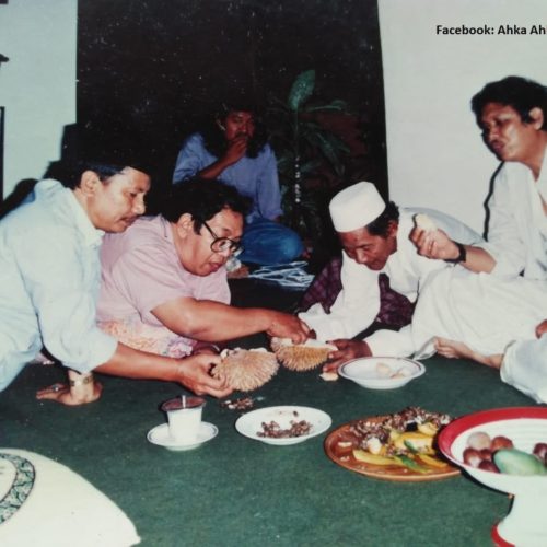 Tiga Slogan Ini, Tunjukkan Ketawadhu'an Mbah Liem Kepada Gus Dur